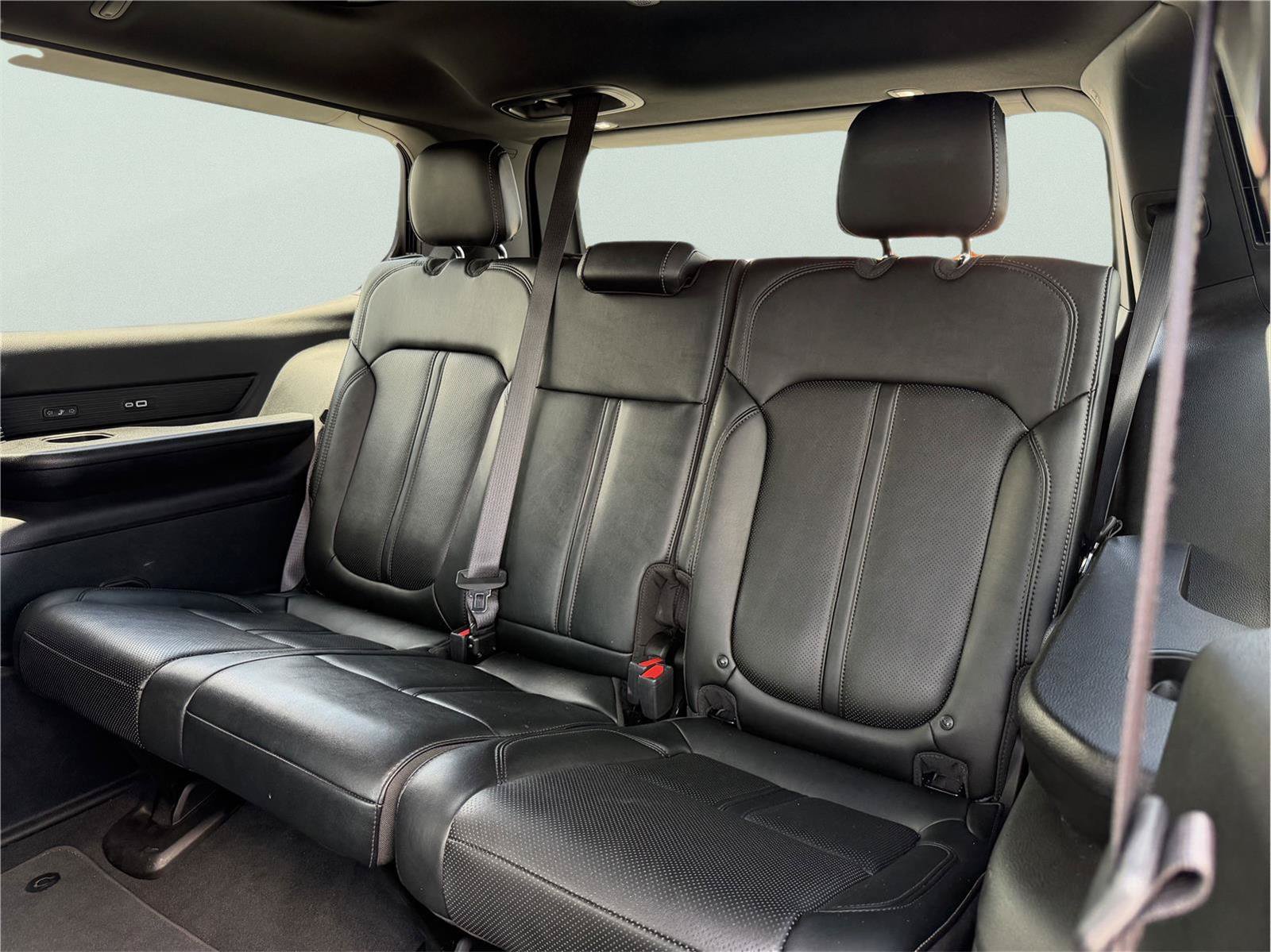 Used 2024 Jeep Wagoneer Series III w/ Premium Group I AWD/4WD image 18