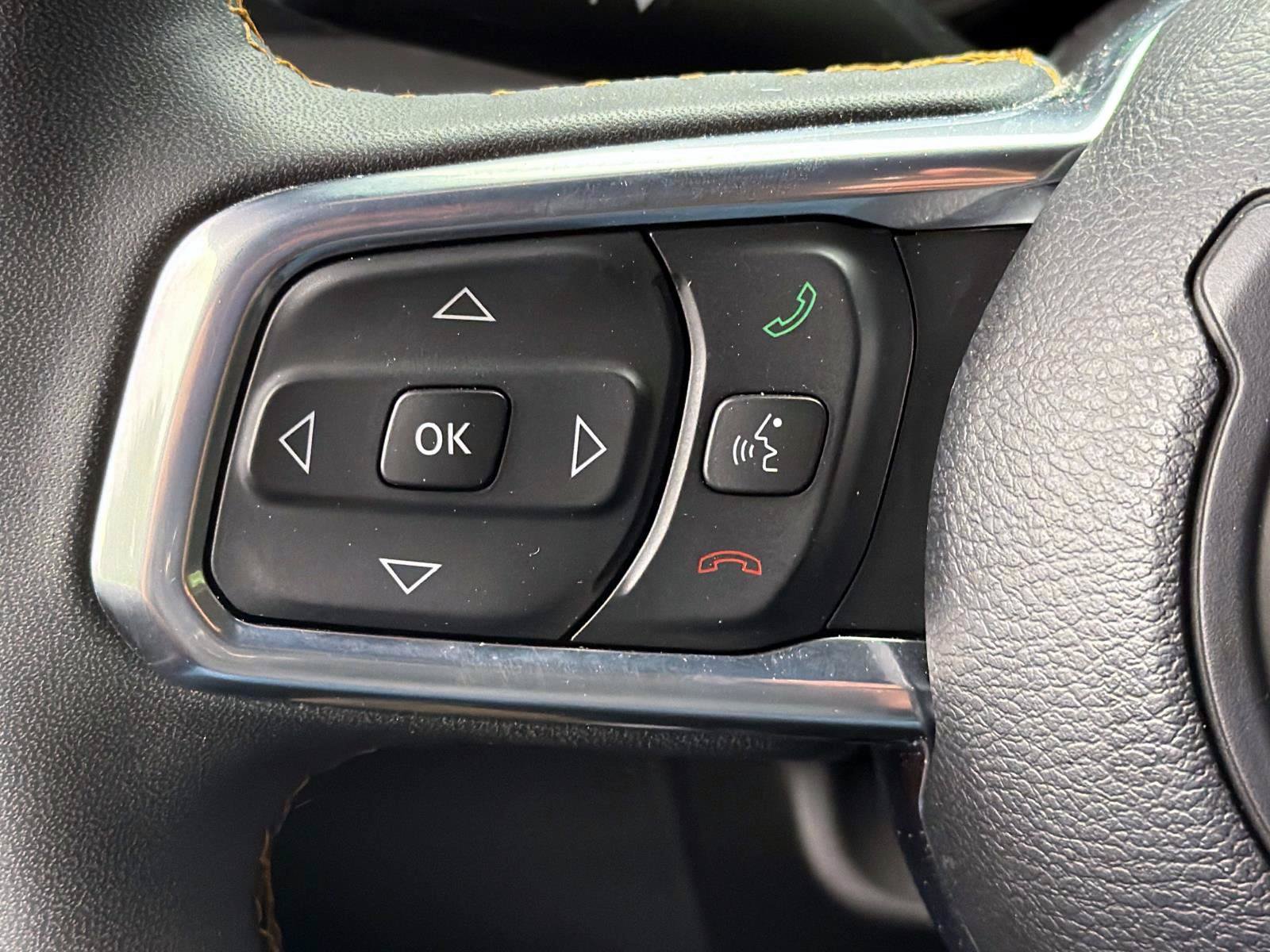 Used 2024 Jeep Wrangler Unlimited Sahara w/ Technology Group AWD/4WD image 19
