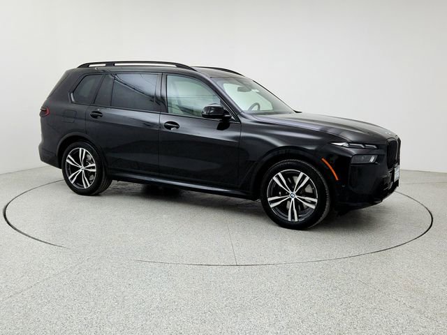 Used 2023 BMW X7 xDrive40i w/ M Sport Package image 3