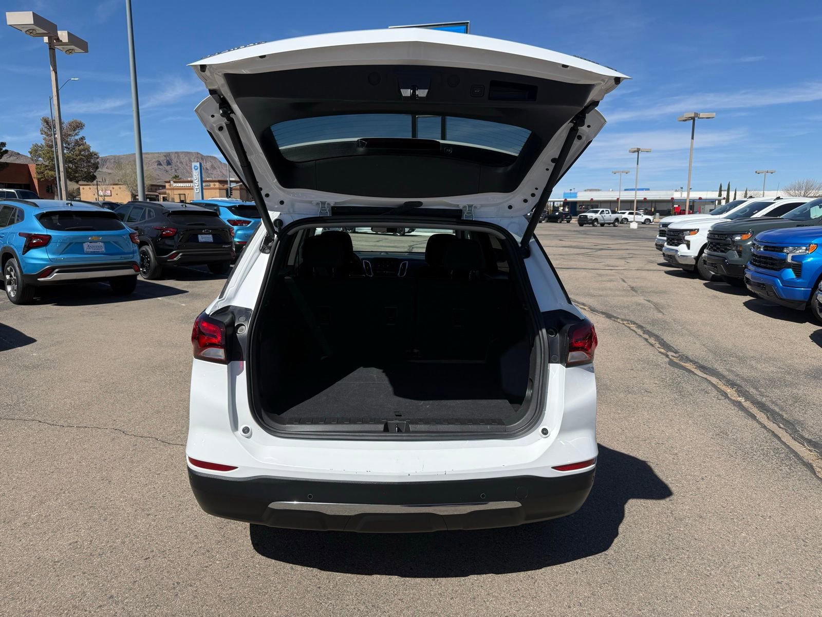 Used 2024 Chevrolet Equinox LT image 37