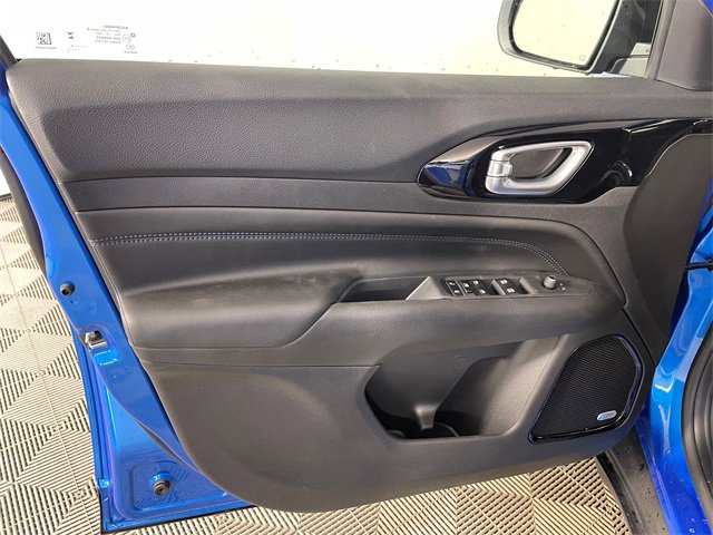 New 2025 Jeep Compass Latitude w/ Sun & Sound Group image 15