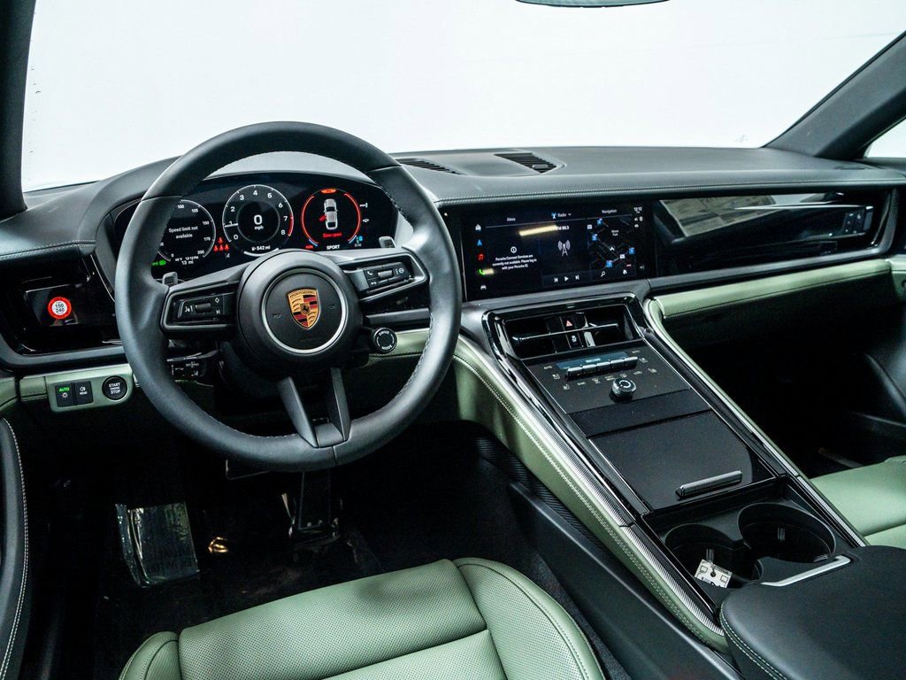 New 2026 Porsche Panamera 4 image 4