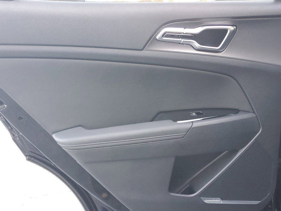 New 2025 Kia Sportage SX image 12