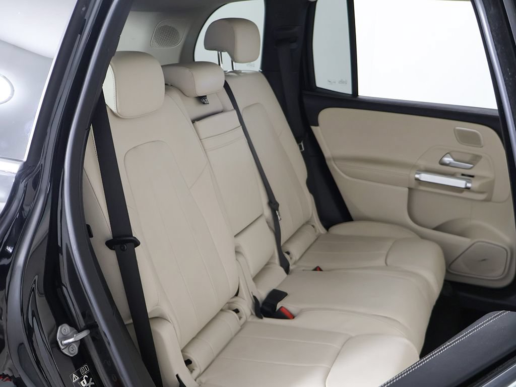 Used 2021 Mercedes-Benz GLB 250 4MATIC w/ Premium Package image 31
