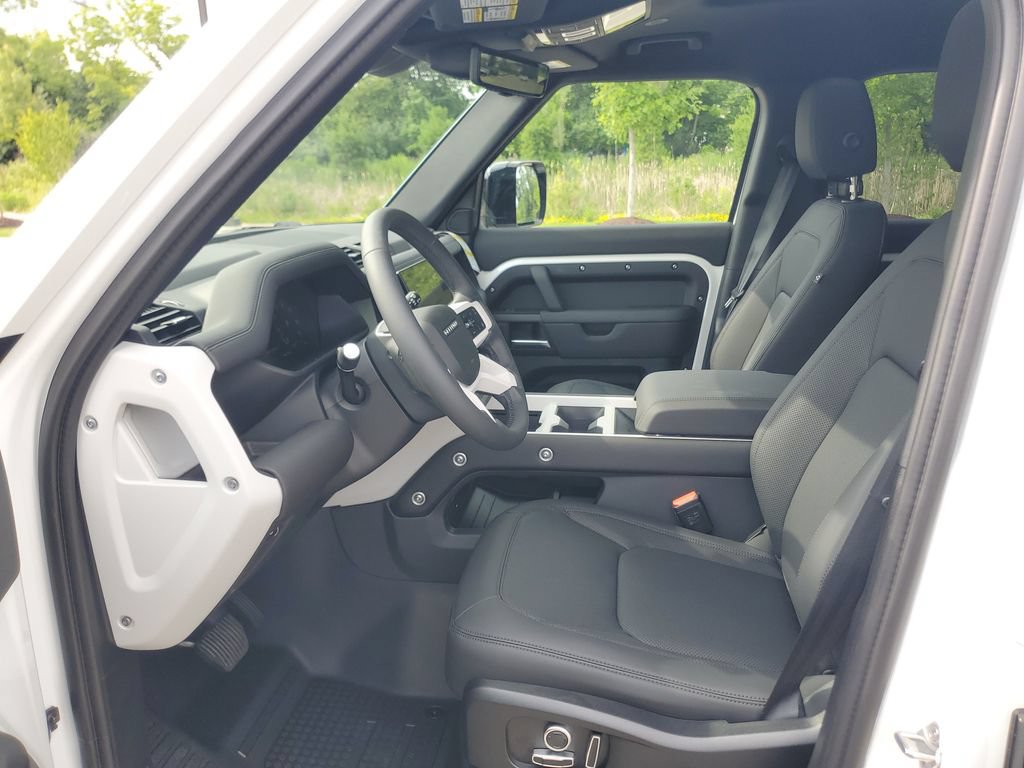 New 2026 Land Rover Defender 130 X-Dynamic SE AWD/4WD image 12