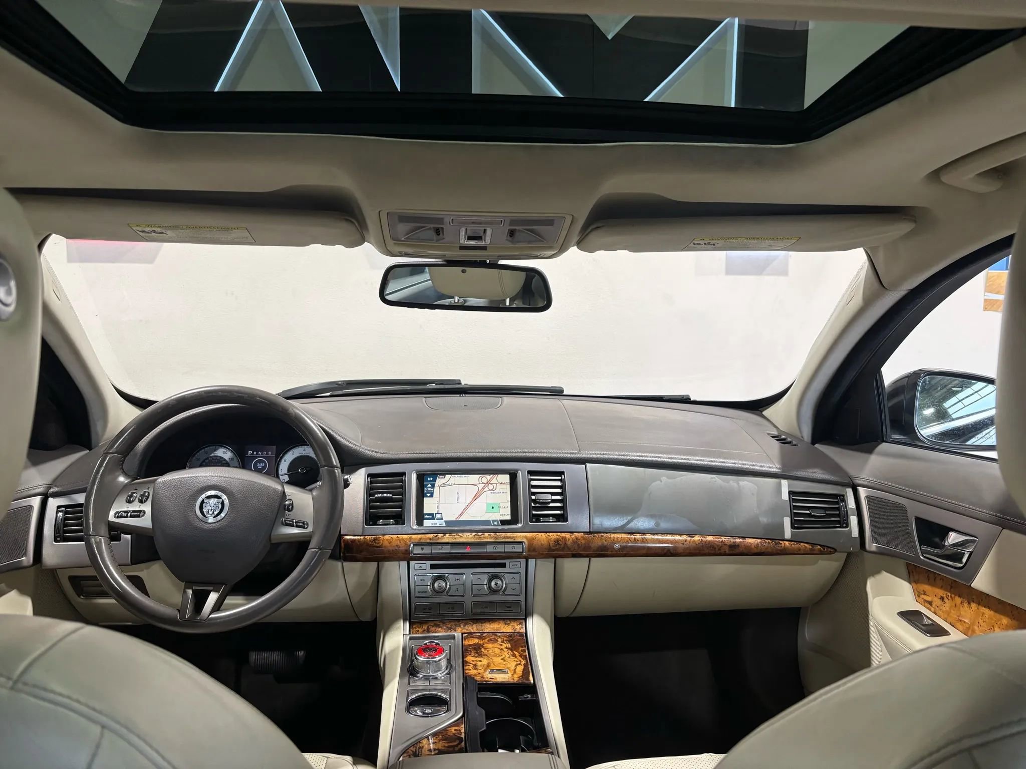 Used 2010 Jaguar XF Premium image 16