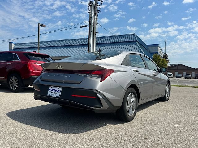 Used 2024 Hyundai Elantra SE FWD image 6