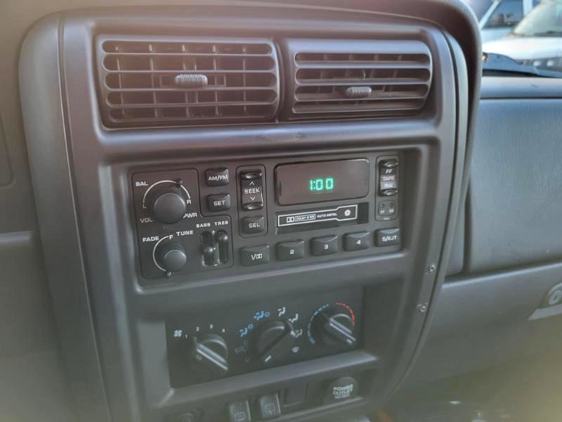 Used 2000 Jeep Cherokee SE image 43