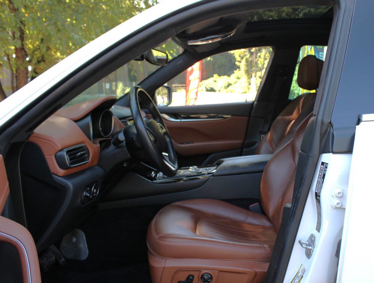 Used 2020 Maserati Levante image 14