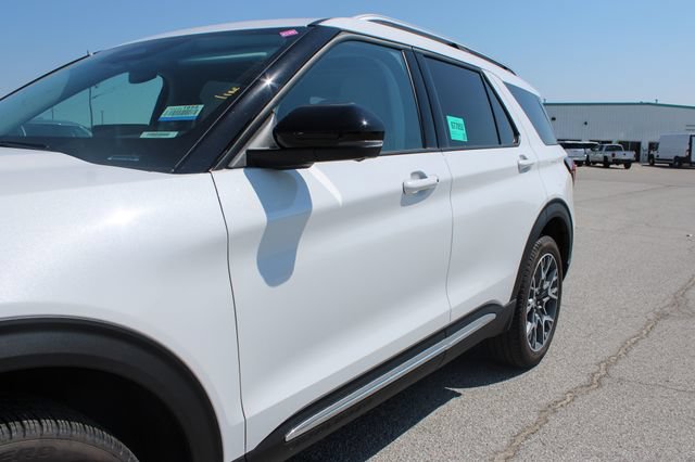 Used 2025 Ford Explorer Platinum w/ Ultimate Package AWD/4WD image 45