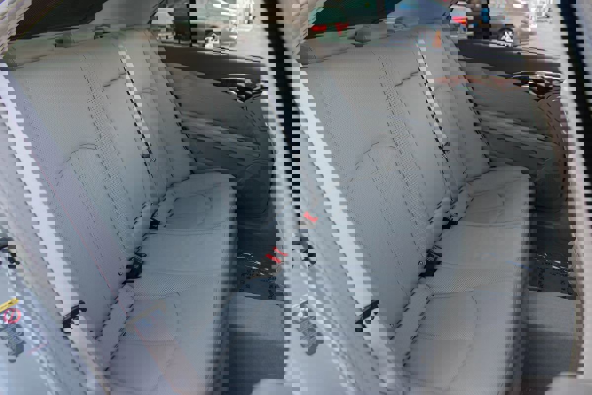 Used 2004 Mercedes-Benz E 320 Sedan image 22