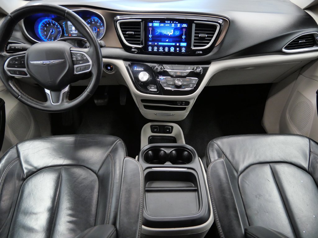 Certified 2017 Chrysler Pacifica Touring-L FWD image 18