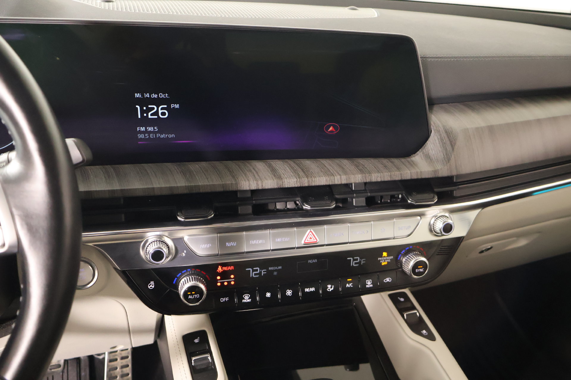 Used 2023 Kia Telluride SX AWD/4WD image 5