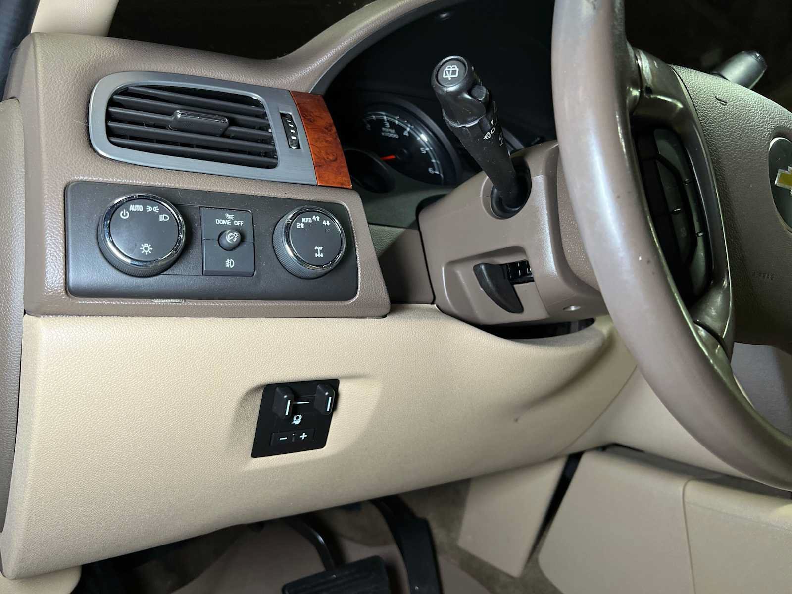 Used 2014 Chevrolet Tahoe LTZ AWD/4WD image 27