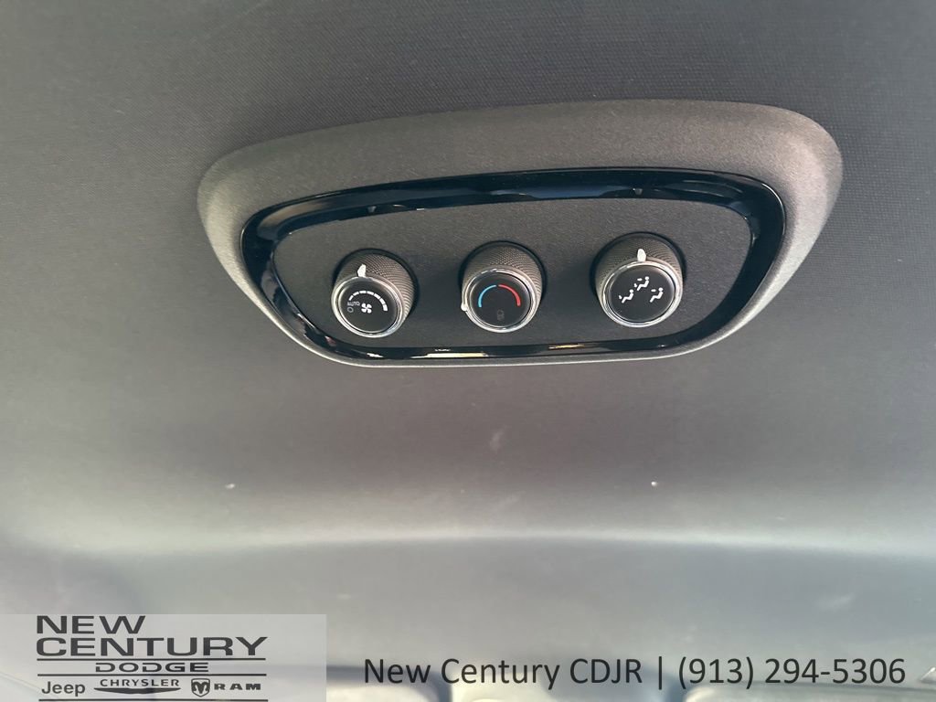 Used 2025 Dodge Durango GT image 25