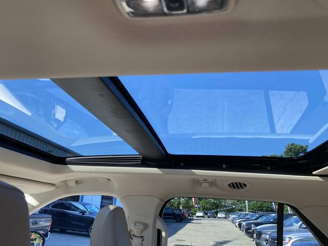 Used 2022 Ford Explorer XLT w/ Equipment Group 202A AWD/4WD image 8