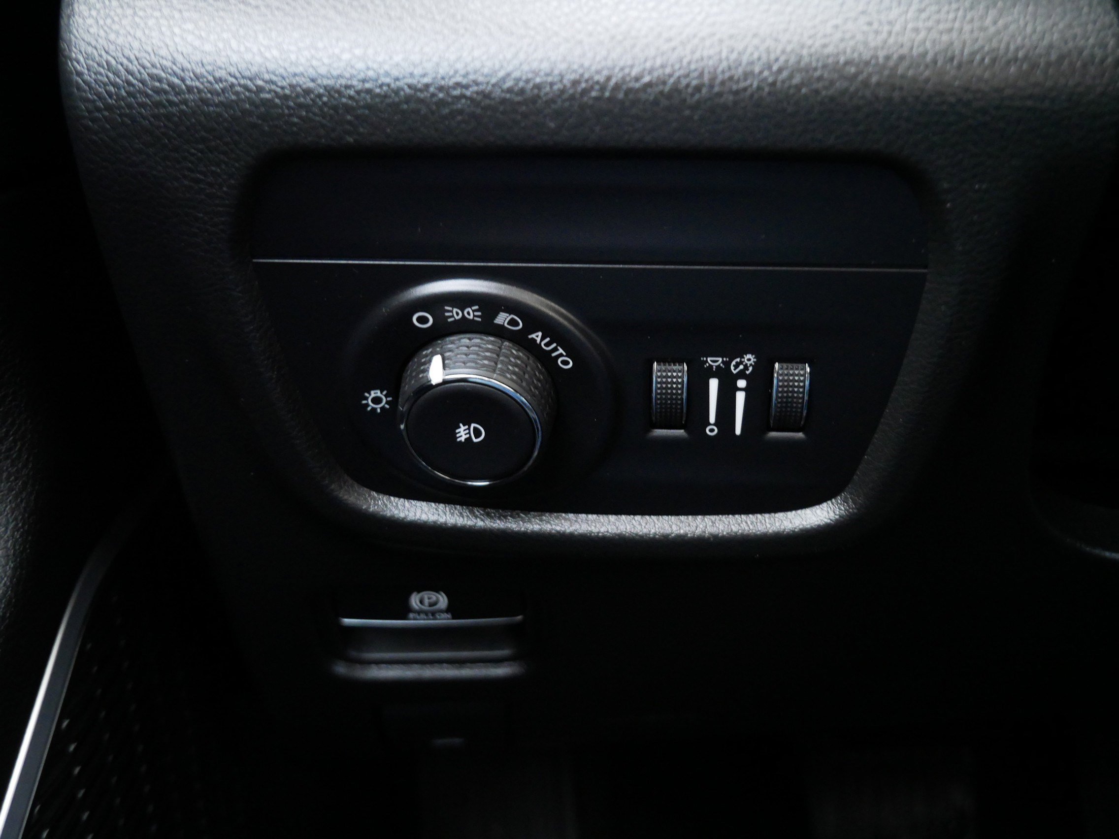 Certified 2023 Jeep Grand Cherokee Limited w/ Luxury Tech Group II image 26