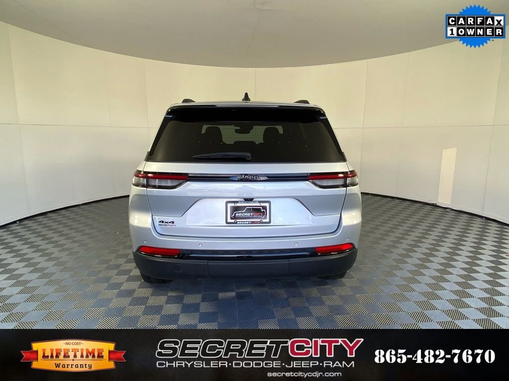 Used 2024 Jeep Grand Cherokee Altitude image 6