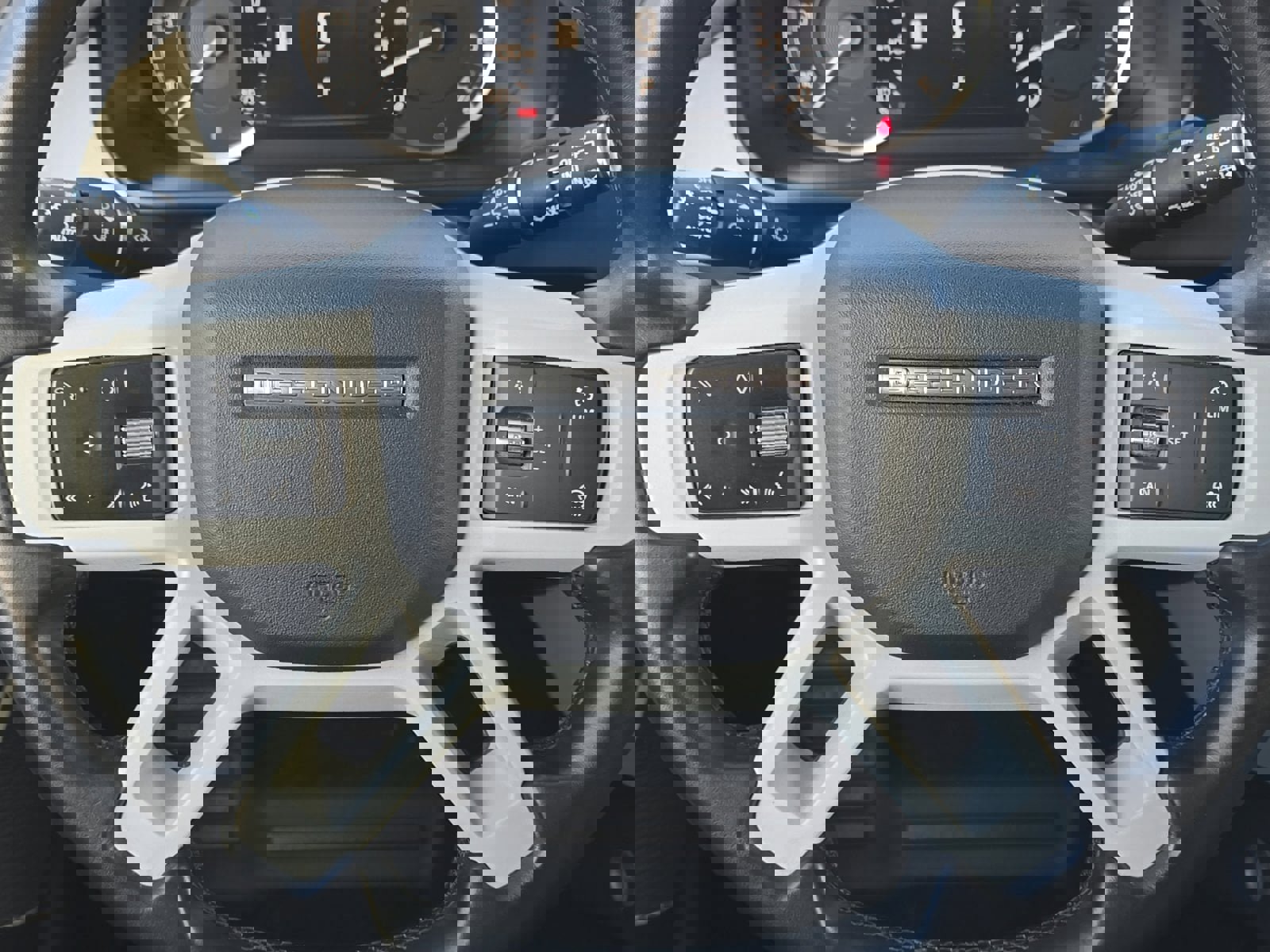 Used 2023 Land Rover Defender 110 SE image 15