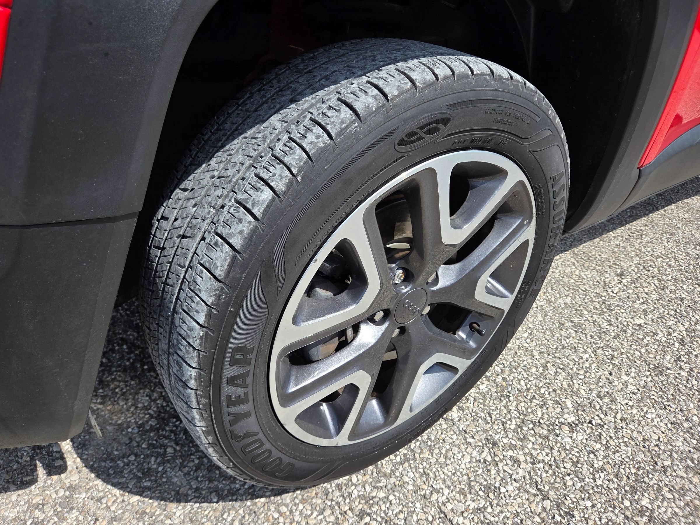 Used 2018 Jeep Renegade Latitude w/ Cold Weather Group AWD/4WD image 8