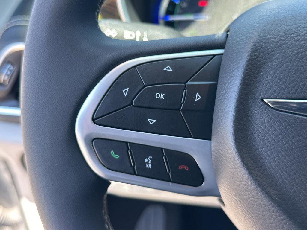 Used 2022 Chrysler Pacifica Limited image 22