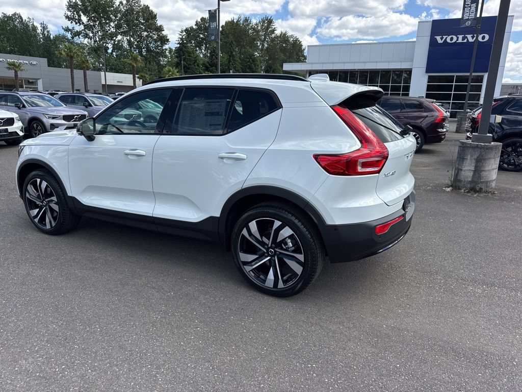 New 2026 Volvo XC40 B5 Plus w/ Climate Package AWD/4WD image 3