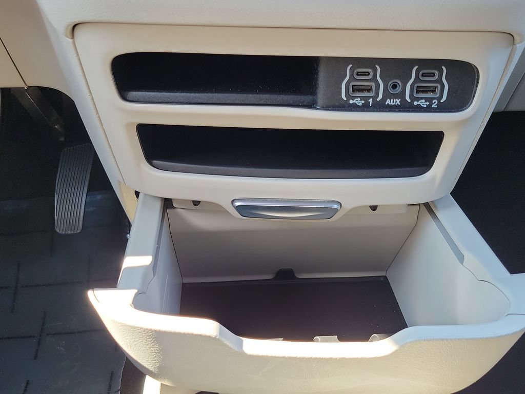 Used 2023 Chrysler Voyager LX FWD image 20