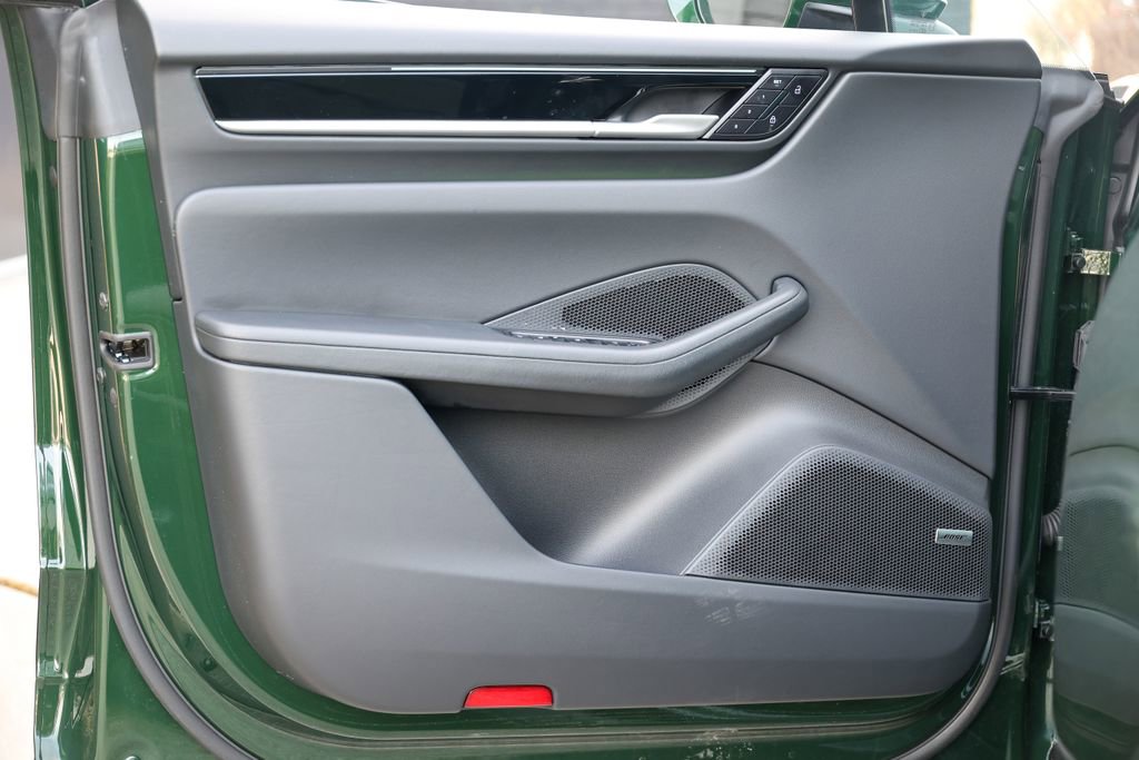 Certified 2025 Porsche Macan 4 Electric image 31