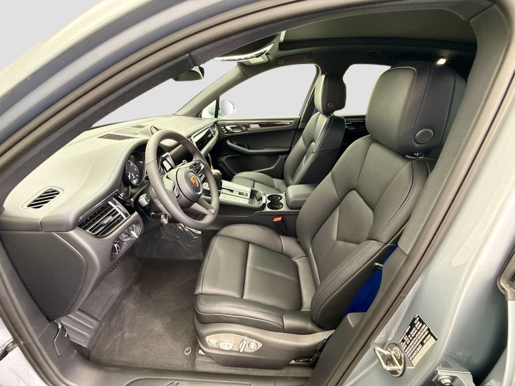 Used 2026 Porsche Macan AWD/4WD image 5