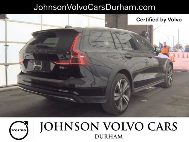 Used 2025 Volvo V60 B5 Cross Country Plus AWD/4WD image 5