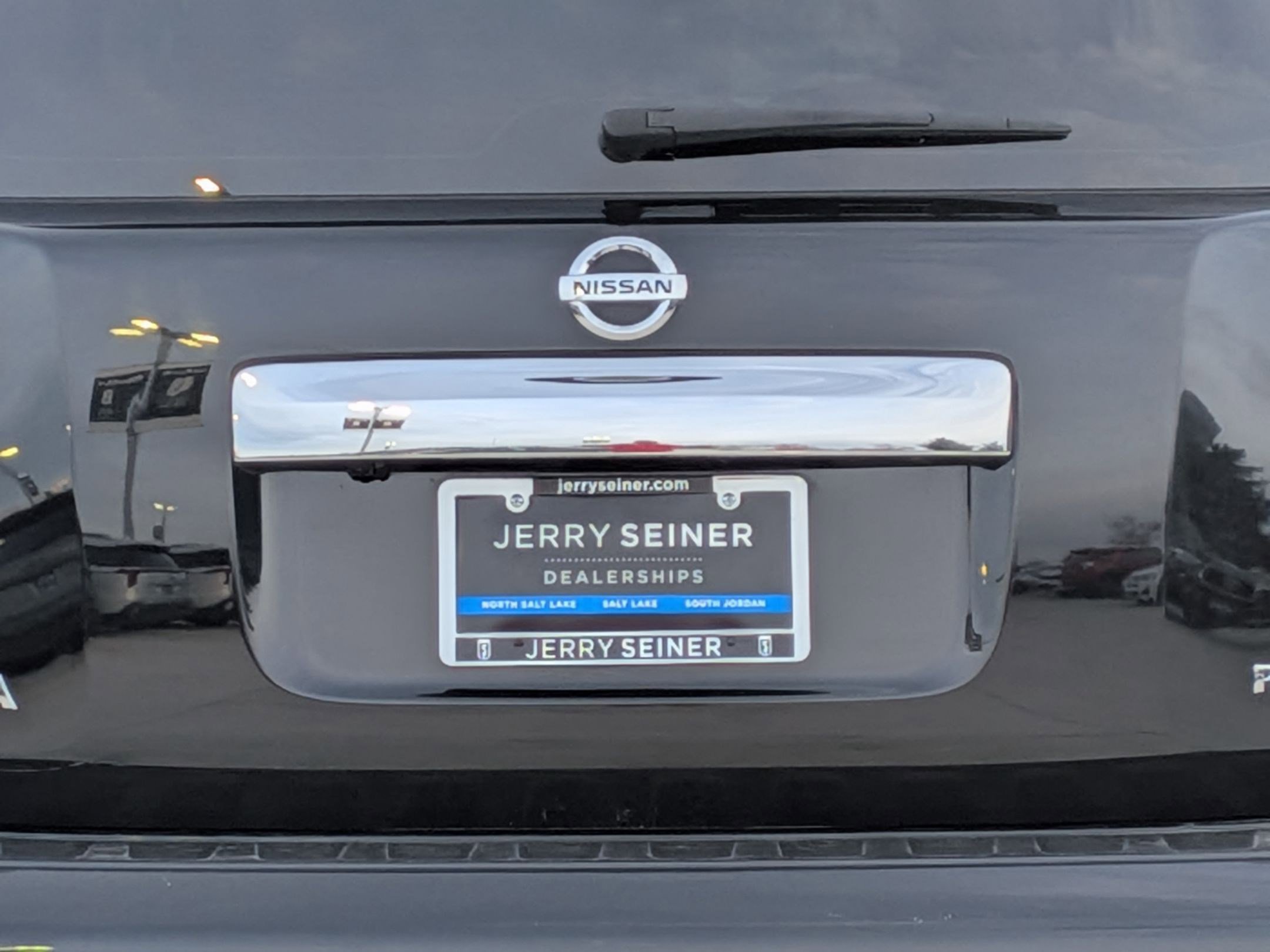 Used 2017 Nissan Armada Platinum w/ Captain Seat Package image 13