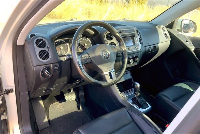 Used 2012 Volkswagen Tiguan SE image 14