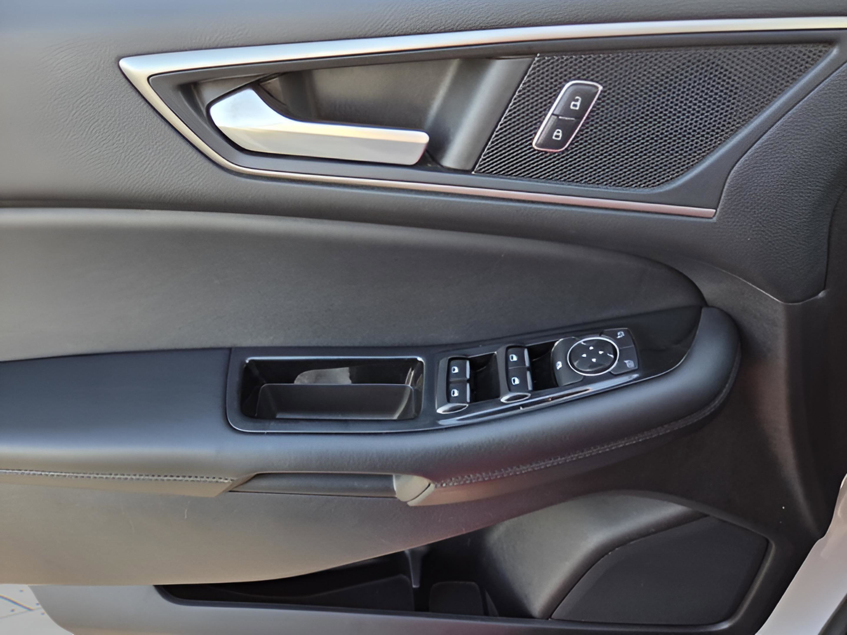 Used 2017 Ford Edge SEL w/ Equipment Group 201A image 26