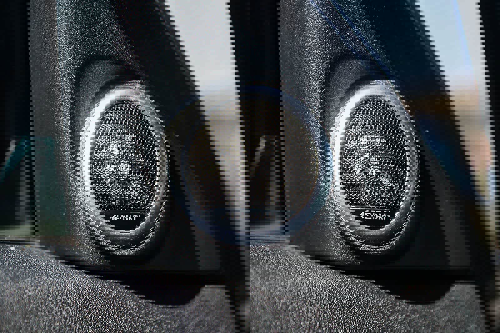 Used 2022 Land Rover Range Rover Evoque R-Dynamic SE image 23