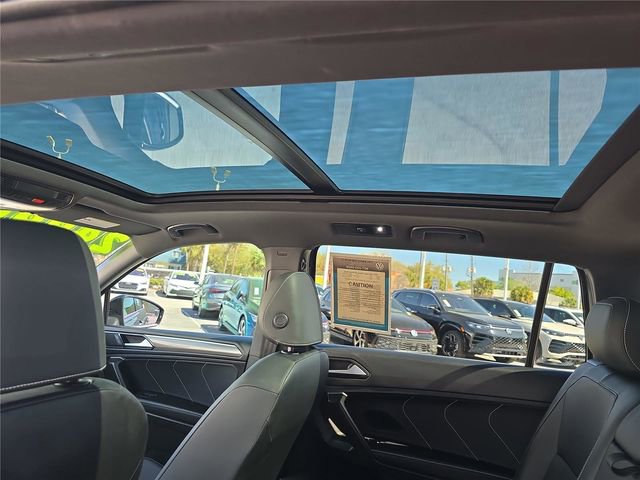 Used 2023 Volkswagen Tiguan SE R-Line image 29