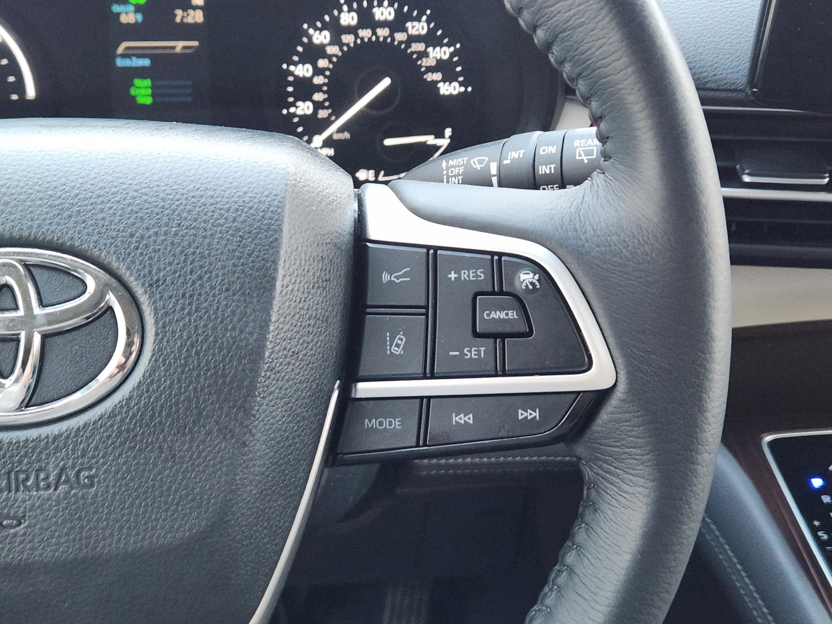 Used 2021 Toyota Sienna XLE FWD image 22