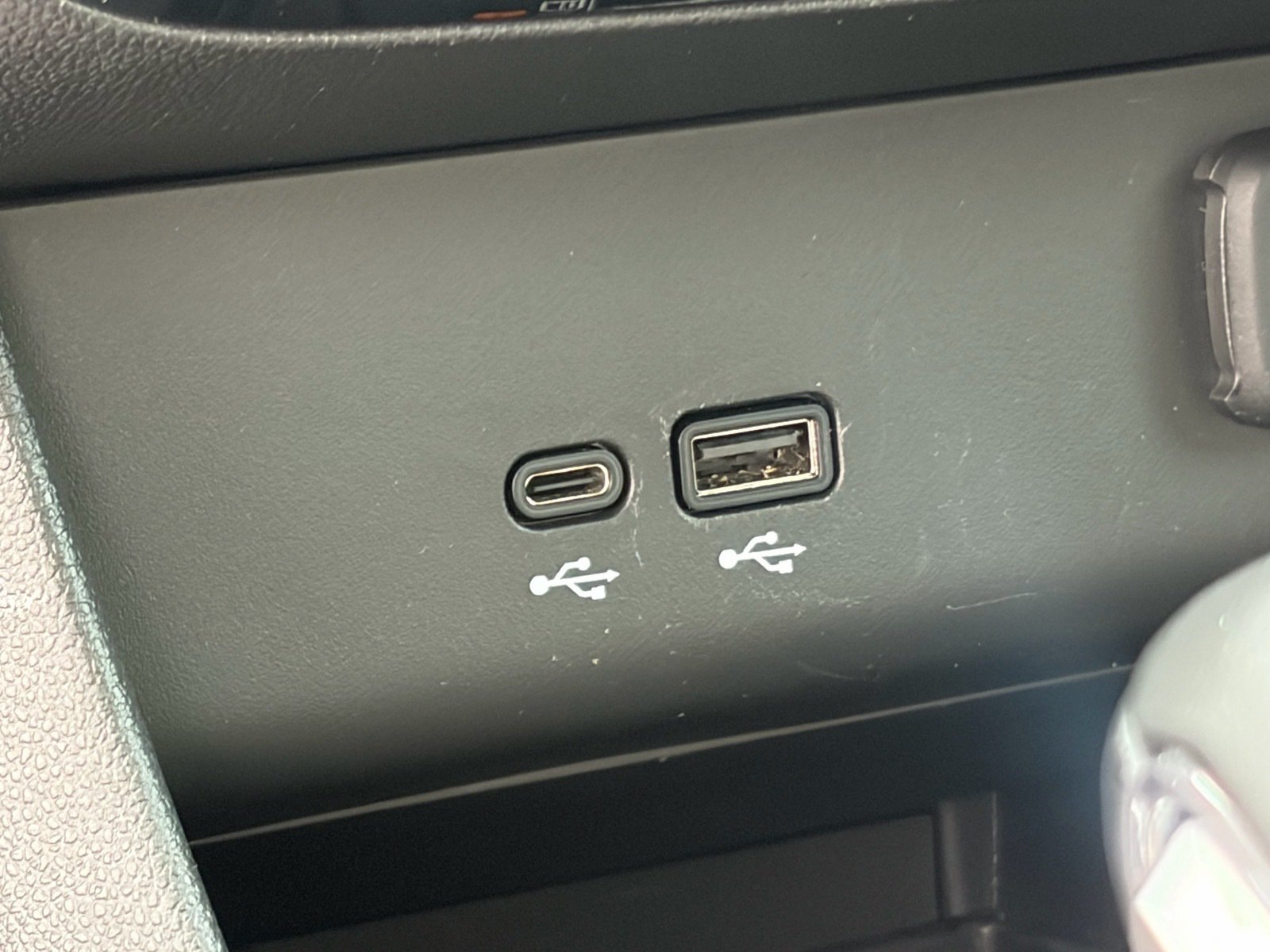 Used 2024 Buick Encore GX Avenir w/ Avenir Technology Package FWD image 26