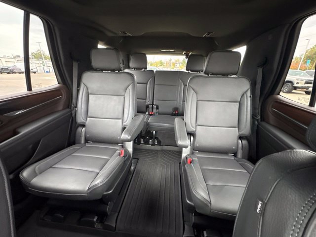 Used 2022 GMC Yukon Denali w/ Denali Premium Package AWD/4WD image 19