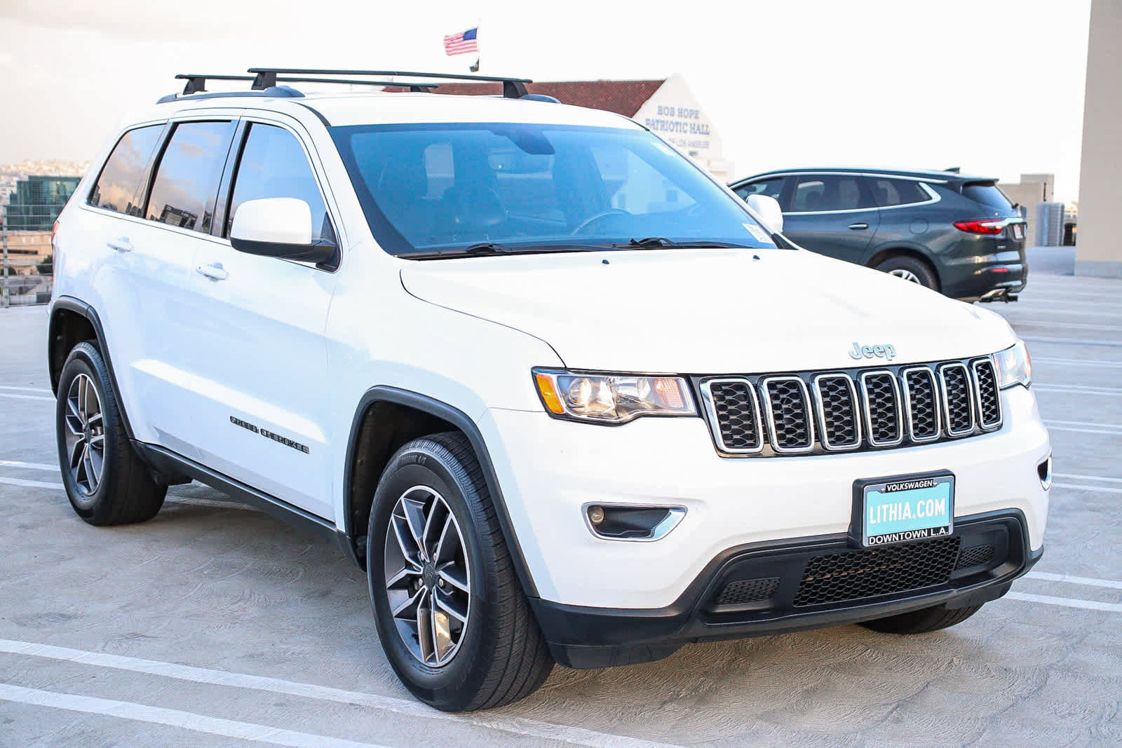 Used 2019 Jeep Grand Cherokee Laredo w/ Laredo X Package image 3
