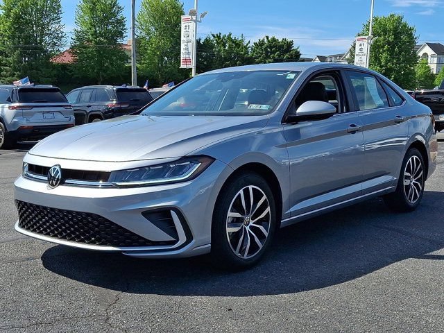 Certified 2025 Volkswagen Jetta SE FWD image 3