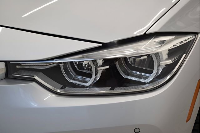 Used 2017 BMW 330i xDrive Sedan AWD/4WD image 15