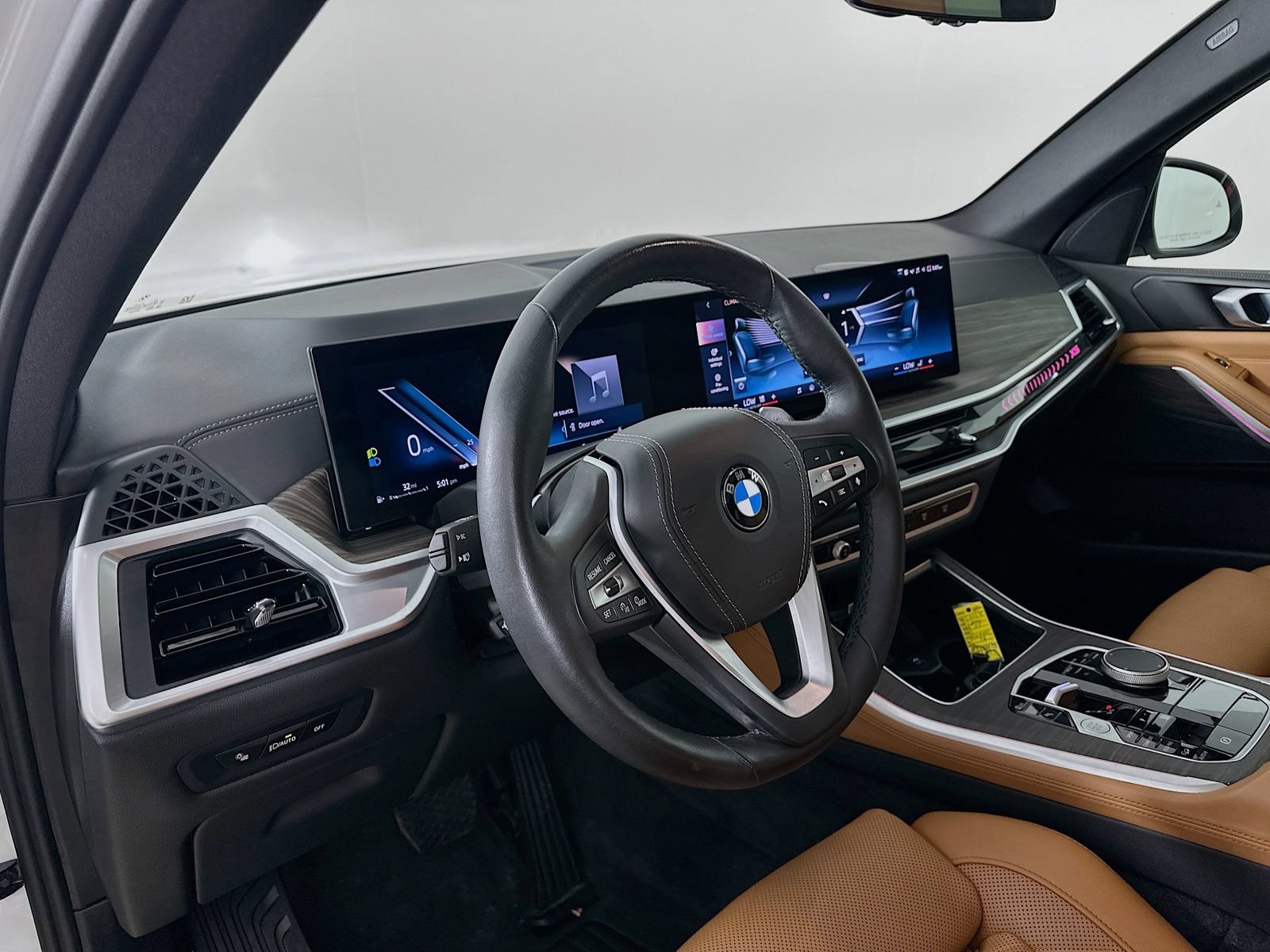 Used 2024 BMW X5 xDrive40i w/ Parking Assistance Package AWD/4WD image 31