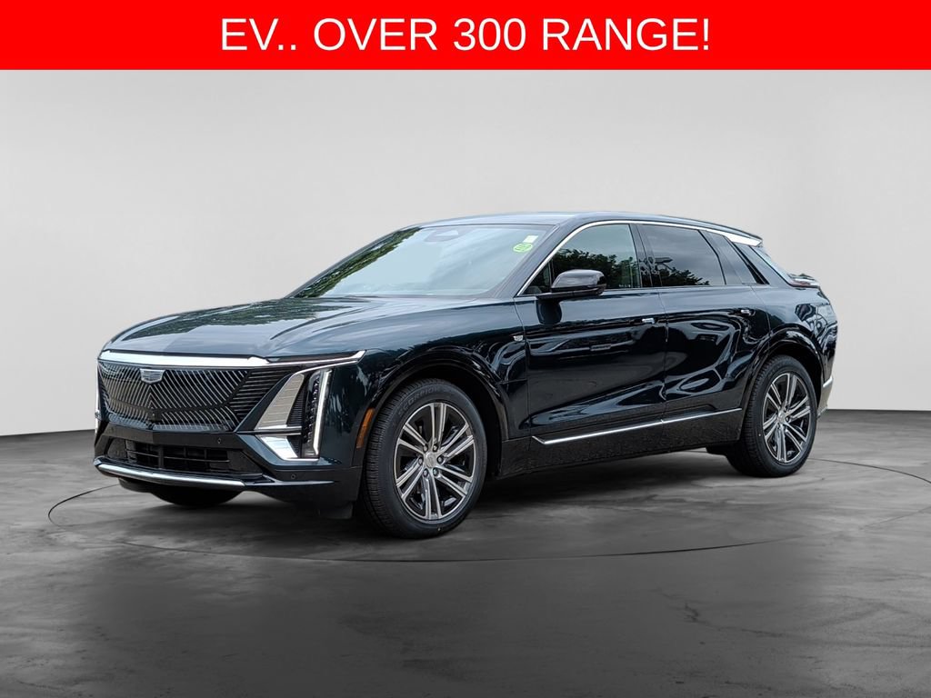 Used 2024 Cadillac Lyriq Luxury AWD/4WD image 3