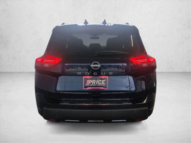 Used 2025 Nissan Rogue SL w/ Tech Package image 7