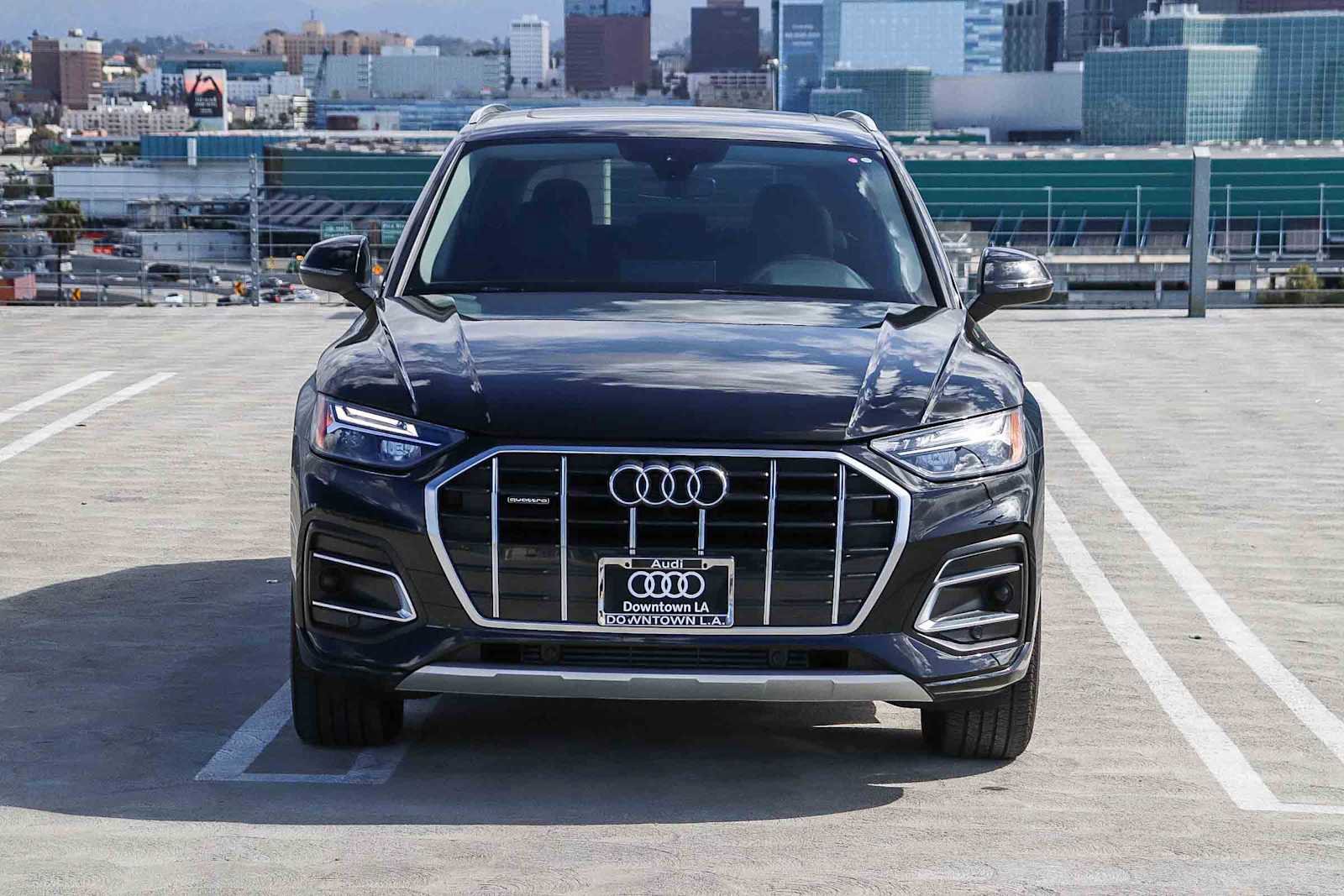 Used 2023 Audi Q5 2.0T Premium w/ Convenience Package AWD/4WD image 2