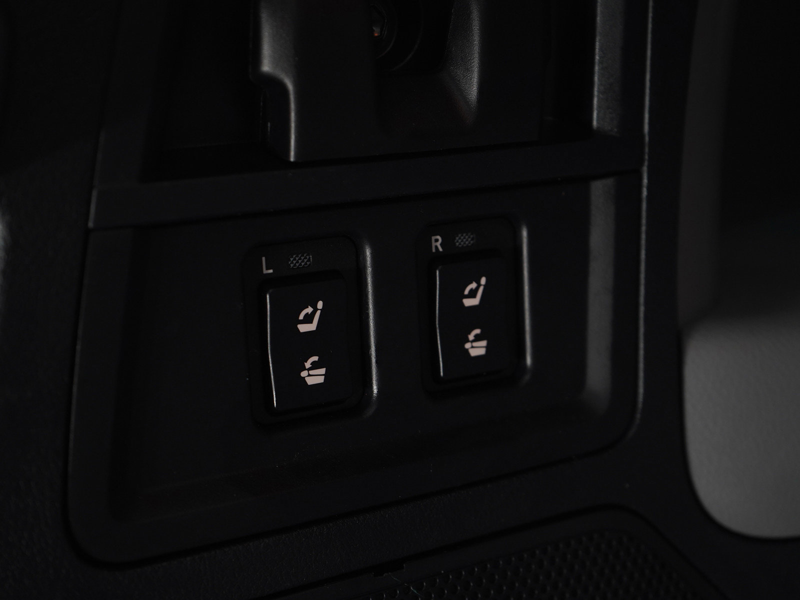 Used 2021 Toyota Sequoia Platinum image 11