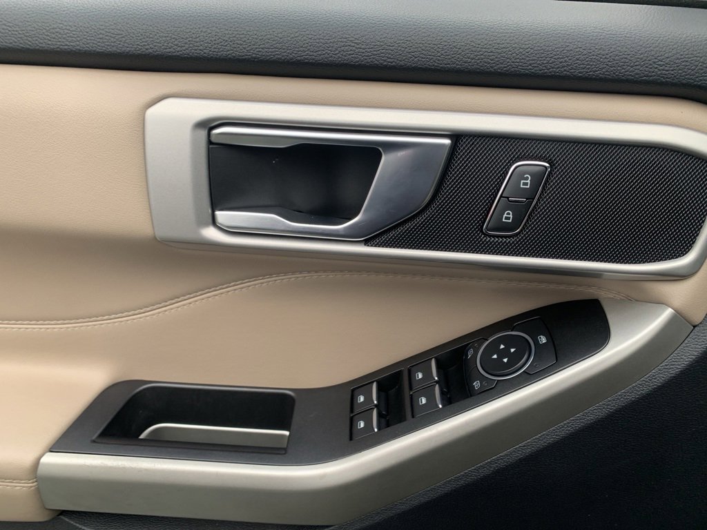 Used 2022 Ford Explorer XLT w/ Equipment Group 202A image 10