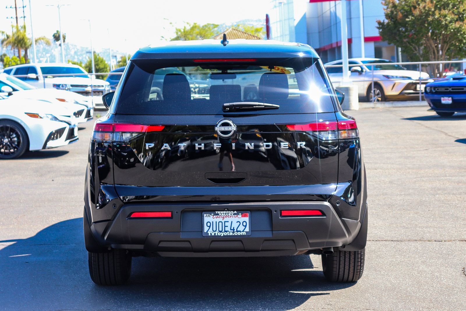 Used 2025 Nissan Pathfinder S FWD image 6