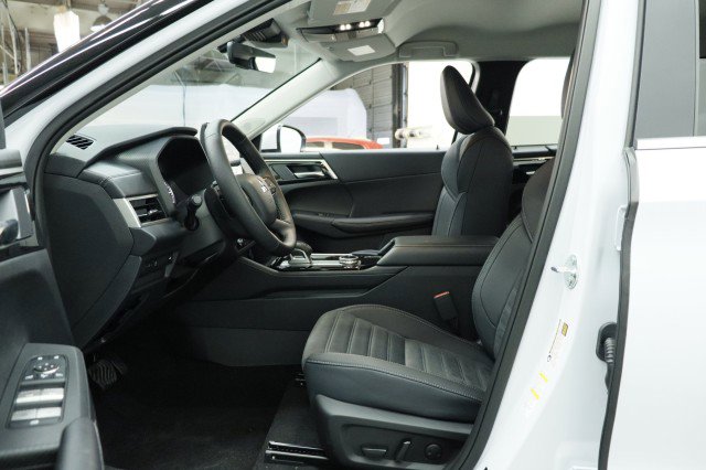 New 2026 Mitsubishi Outlander SE FWD image 6