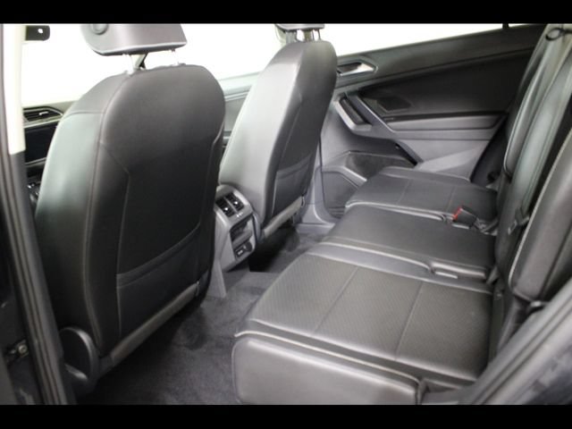 Used 2021 Volkswagen Tiguan SEL AWD/4WD image 16